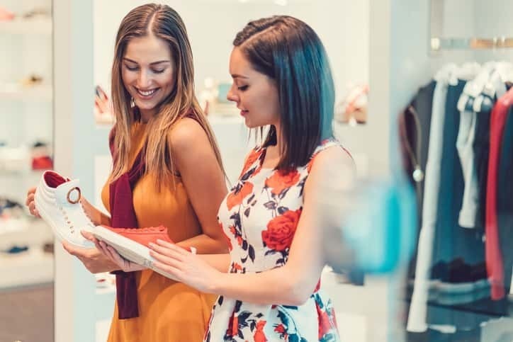 ブランド別 女性へのプレゼントにおすすめ おしゃれ かわいいスニーカー15選