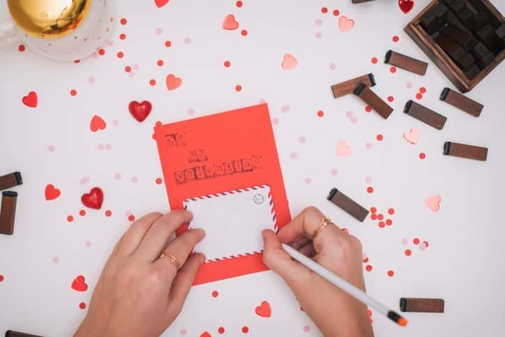 バレンタインギフトに添えたいメッセージカード10選 手作りアイデアや例文を一挙に公開