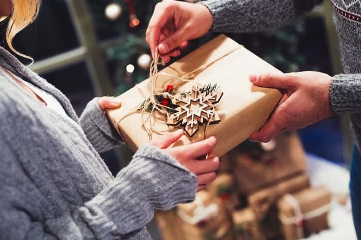 付き合いたてのカップルにおすすめのクリスマスプレゼント ふたりの仲がもっと深まるアイテム15選