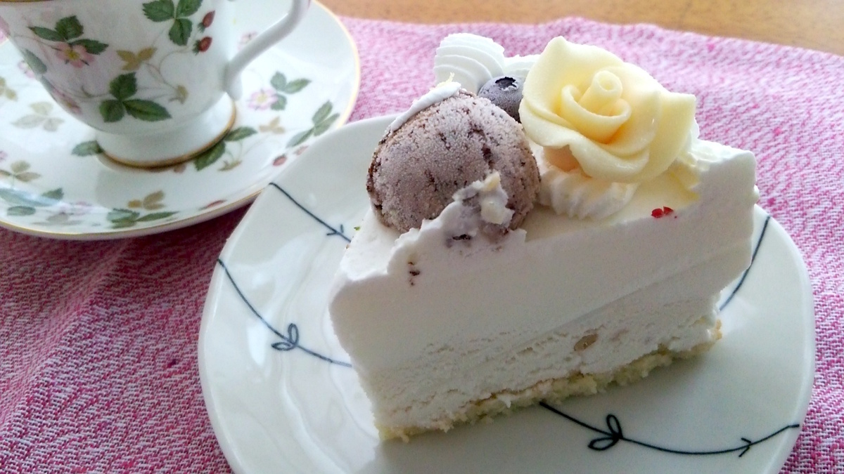 選べる2段重ねのジェラードがうれしい 花彩オリジナルアイスケーキ