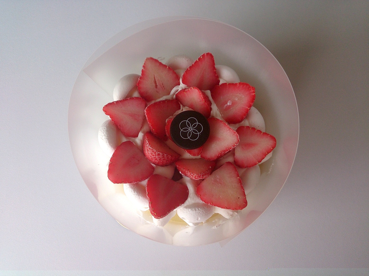 大輪の苺の花咲く クリスタルアイスケーキ ストロベリーブーケ