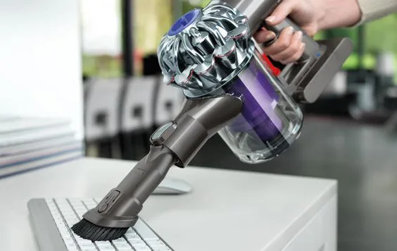 9. あると便利な「ハンディタイプ掃除機」