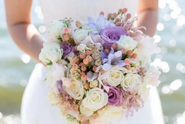 簡単！結婚のお祝いをくれた方へのお返しをわかりやすく解説