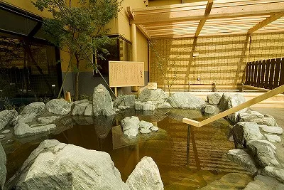 店舗数日本一のスーパー銭湯「極楽湯」