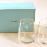 ロゴが目立つ　ティファニー　タンブラーセット