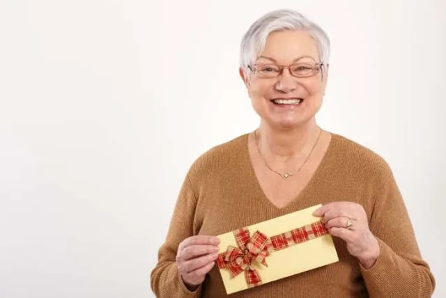 60歳のお祝いは家族みんなで。おすすめの贈り物12選!