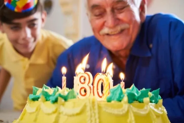 傘寿のお祝いは何をしよう?気を付けるポイントとオススメのお祝い方を紹介