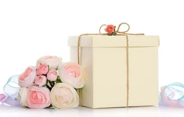 結婚式のお祝いにプレゼントを。オススメのアイテム9選を紹介！