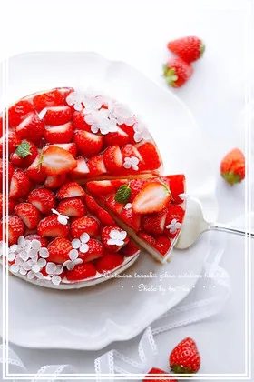 とびっきり嬉しくなる 本格苺のレアチーズケーキ