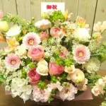 季節の旬の花で作るアレンジメントフラワー