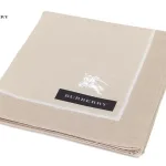 淡いトーンが上品な「BURBERRY ハンカチ BL0337」
