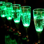 ドリンクを注ぐと光る!?「GLOWLASS 光るシャンパングラス」