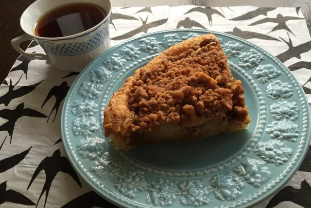 安心素材を生かした懐かしい味のアップルパイ「ダッチクランブル」