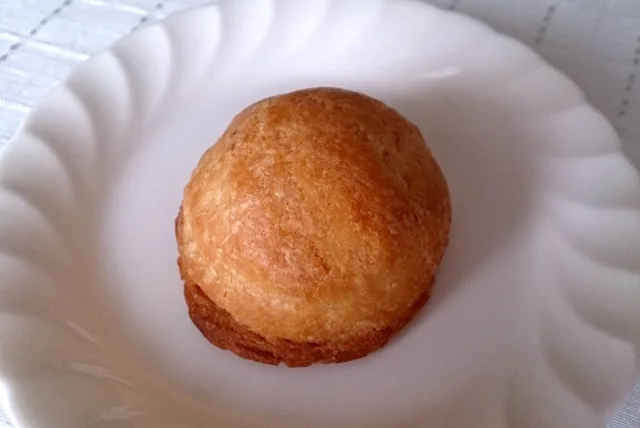 甘酸っぱさとシャキシャキ食感をくるんだ「まんまる林檎パイ」