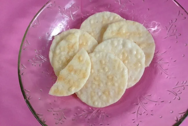 サクサク食べられる上質なスナック。ささら屋の｢白えびせんべい結箱」