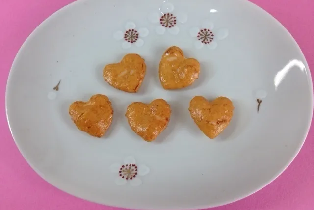 おめでたい水引付きのキューブ入りせんべい!華蝶結福の「小箱(ハートせんべい)」