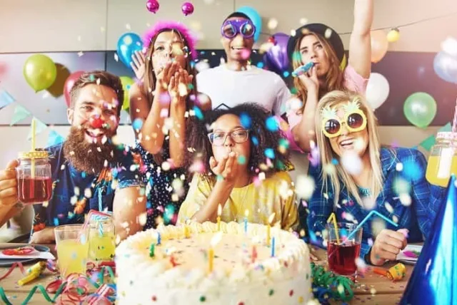 誕生日プレゼントで喜ばれるギフト16選！贈る相手別におすすめ総まとめ