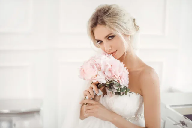 ウェディングドレスおすすめ人気ブランド10選!素敵な結婚式を飾る一生の贈り物