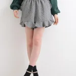 スカートのようなシルエットのフリルショートパンツ