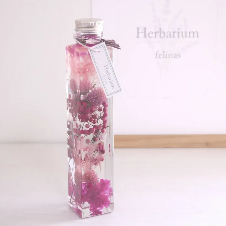 上品な花がある生活を「ロングボトルのハーバリウムフラワー」で実現