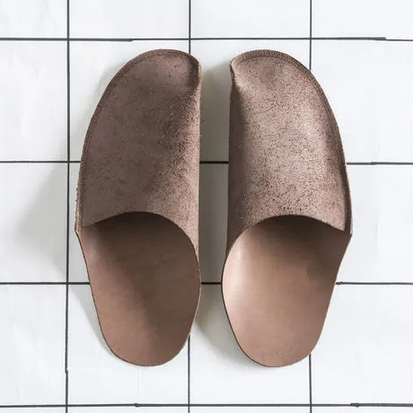 これぞ逸品！プレゼントに最適な一枚皮で作ったスリッパ