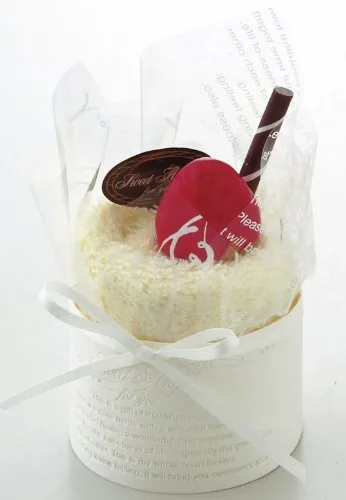 まるで本物のスイーツみたい！「ケーキタオルのプチギフトガレットオランジェ」