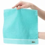 小さなロゴが上品。相手のイメージに合わせてカラーを選んで
