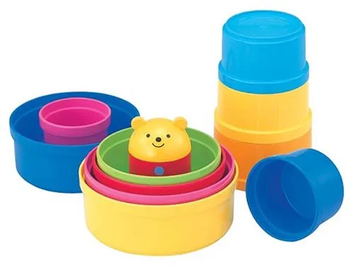 コンビの人気商品！楽しく遊んで学べる「コップがさね」