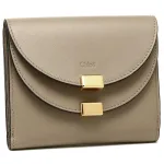 フラップを重ねたデザインが印象的なChloéの【ジョージア】