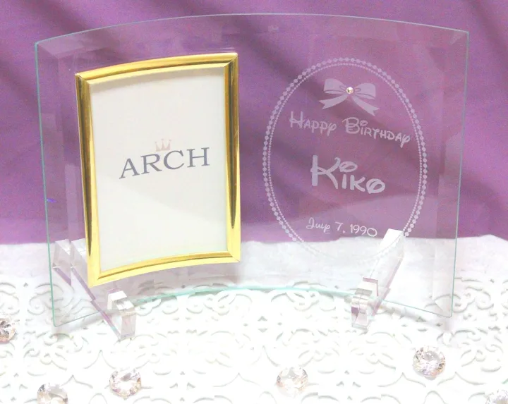 ガラス製の名入れフォトフレームを誕生日にプレゼント♡