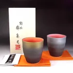 感謝の気持ちを記した「湯のみ」で還暦を祝う