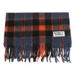 英国の伝統を感じさせるチェック柄が美しい「WOVEN SCARF」