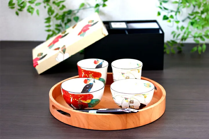 3種の食器が豪華絢爛に