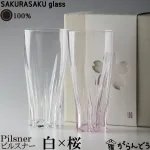 テーブルに桜が咲く「100％のサクラサクグラス ピルスナービールグラス 」