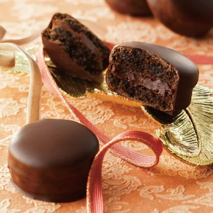 チョコレートづくしの「ロイズ カカオマカロン[9個入]」