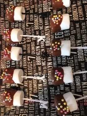 ホワイトデーのお菓子レシピ①フォンデュしてデコるだけ!簡単マシュマロチョコ