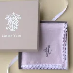 イニシャル入り刺繍ハンカチ