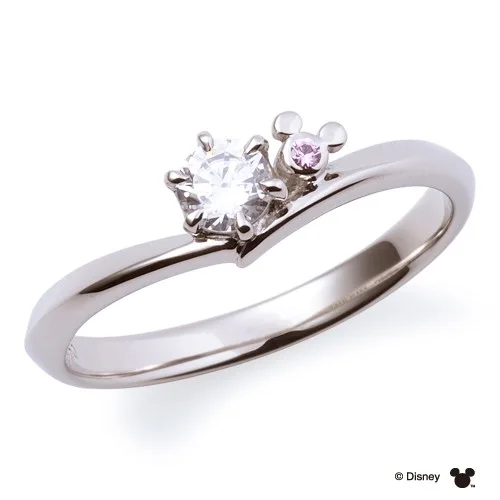 ミッキーが添えられた婚約指輪