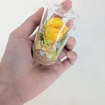 黄色い薔薇のミニガラスボトル
