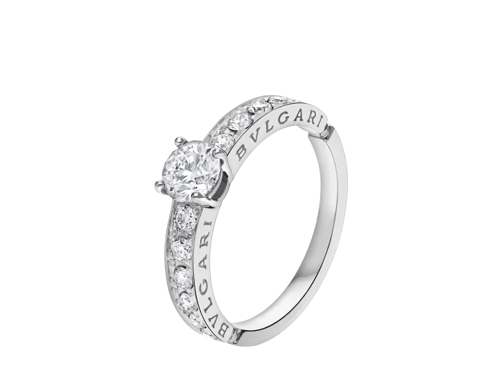 ロマンチックなヴェネチアに捧げる婚約指輪