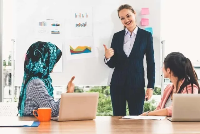 社会人女性へのプレゼントは魅力アップがカギ!役立つおすすめアイテム15選