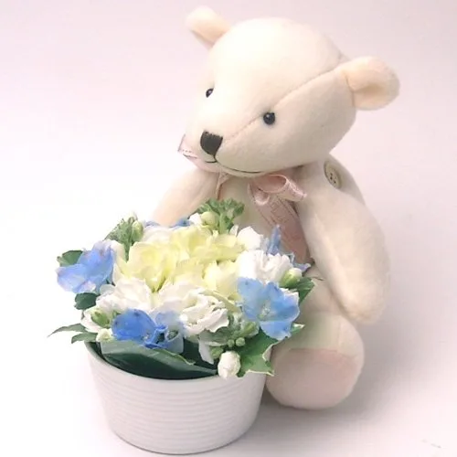 ピュアな色味のお花を使ったアレンジ