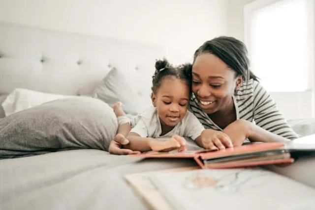 2歳の女の子にプレゼントしたい絵本|何度も読んであげたくなる16選+番外編