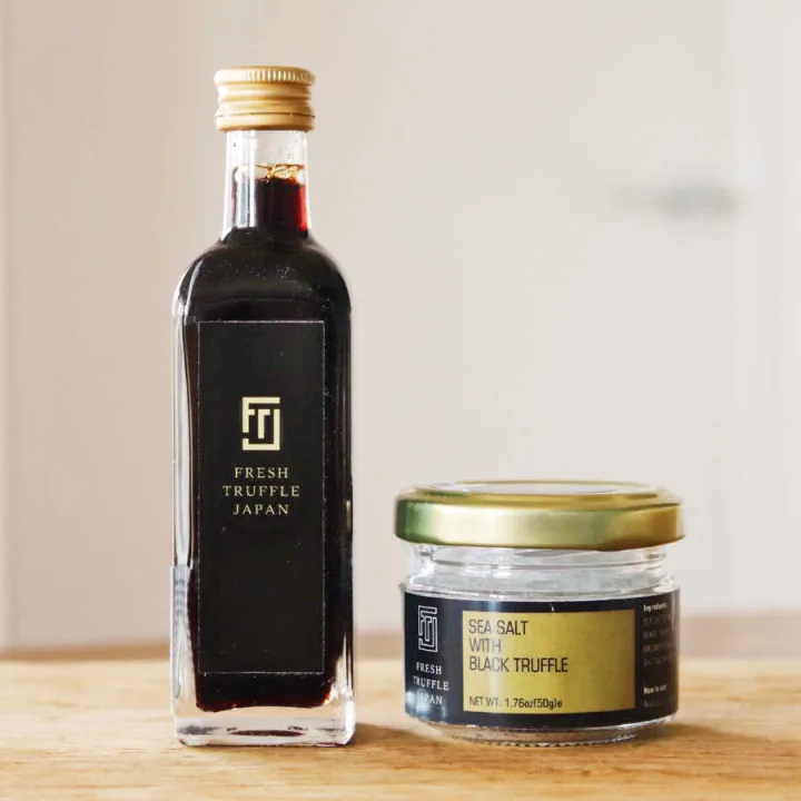 FRESH TRUFFLE JAPAN 白トリュフ醤油と黒トリュフ塩セット