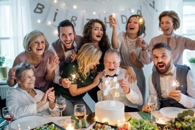 父にプレゼントする誕生日ケーキ。大人の男性の目に適う美味しさを備えたケーキ2選