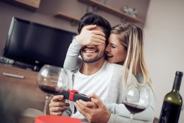 30代男性が喜ぶプレゼント10選!恋人や夫とのお祝いや友だちへのギフトなどシーン別に厳選