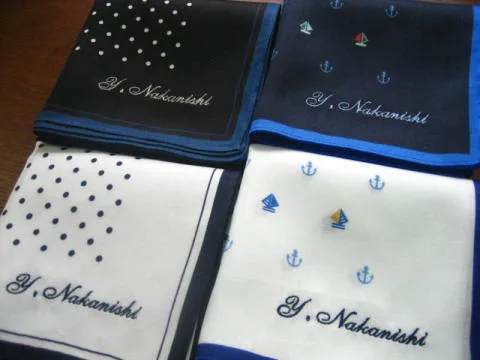 爽やかで上品なモチーフが素敵「刺繍入り コットンプリントハンカチーフ」