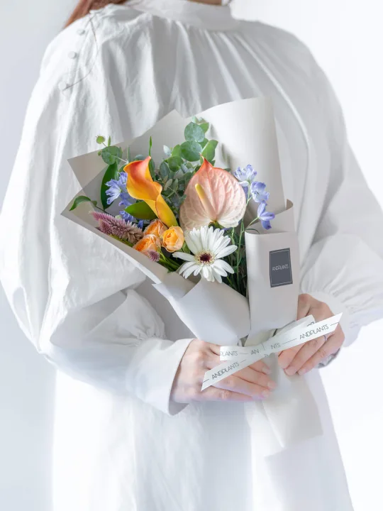 AND PLANTS/アンドプランツ 【誕生日ギフト】フローリストにおまかせ 季節の花束 S - ミックス -