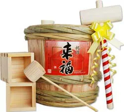特別な新築祝いが楽しめる「来福 ミニ樽酒セット 2升樽」