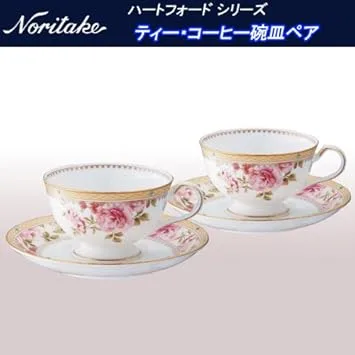 華やかなデザインのマグカップ